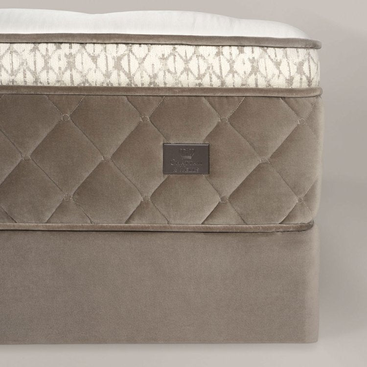 Chattam & Wells Buckingham Plush Pillow Top